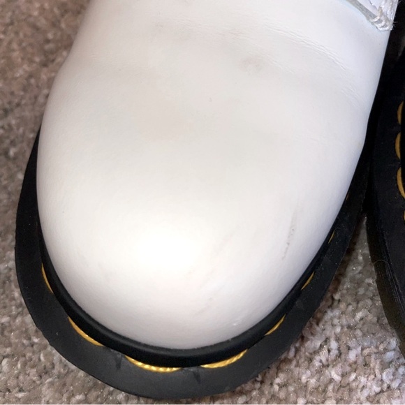 Dr Marten men’s 6 / women’s 8 1460 LEATHER LACE UP BOOTS (Practically NEW) - Picture 5 of 7